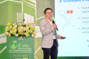 Mr. Supakit Phucharoensilp, Cement Plant Director - Vietnam, representative of SCG, shared the group’s strategic vision and breakthrough solutions, while introducing a range of green building materials designed to advance the sustainable growth of Vietnam’s construction industry.