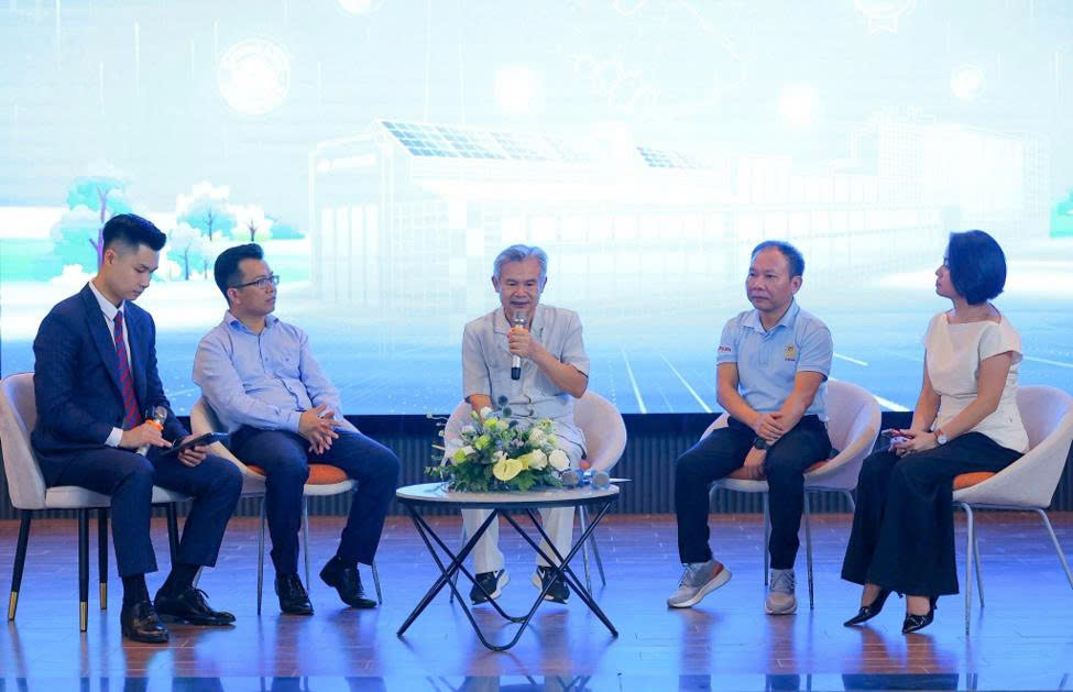 Các chuyên gia chia sẻ trong phiên thảo luận: “Làm thế nào để doanh nghiệp SME
thực hiện chuyển đổi xanh hiệu quả?”